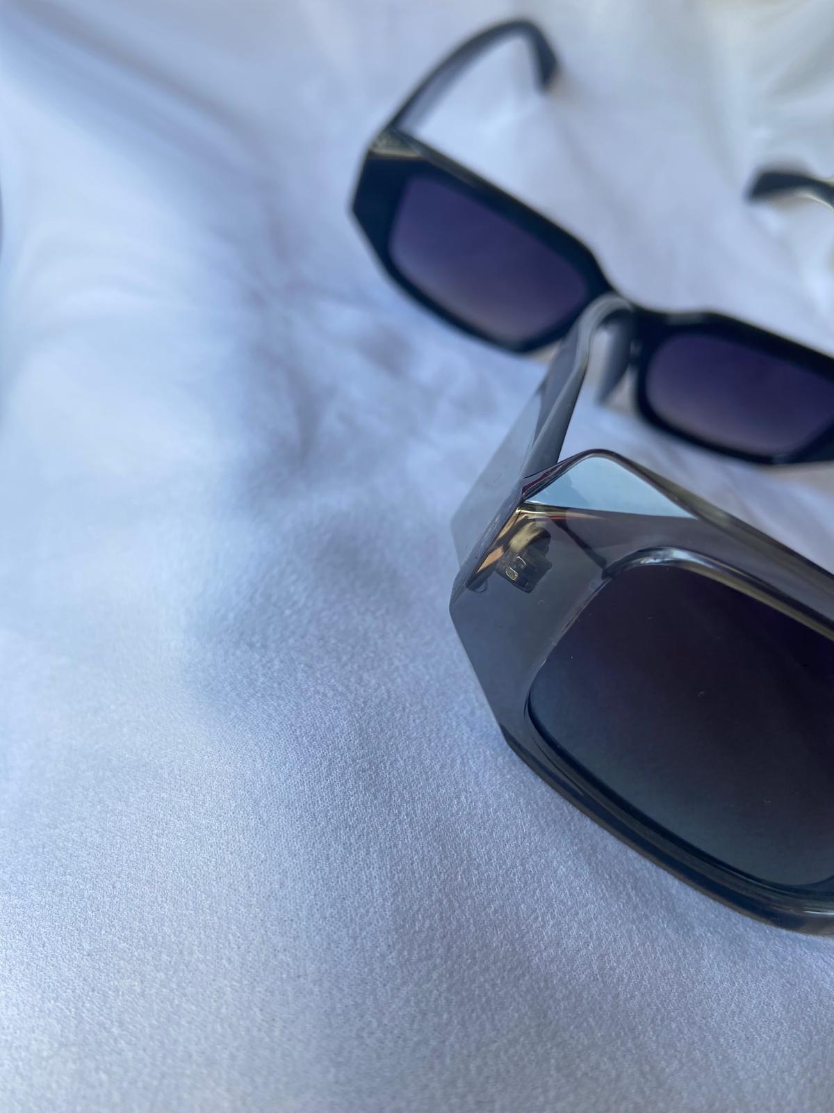 Lentes rectangulares negro y gris