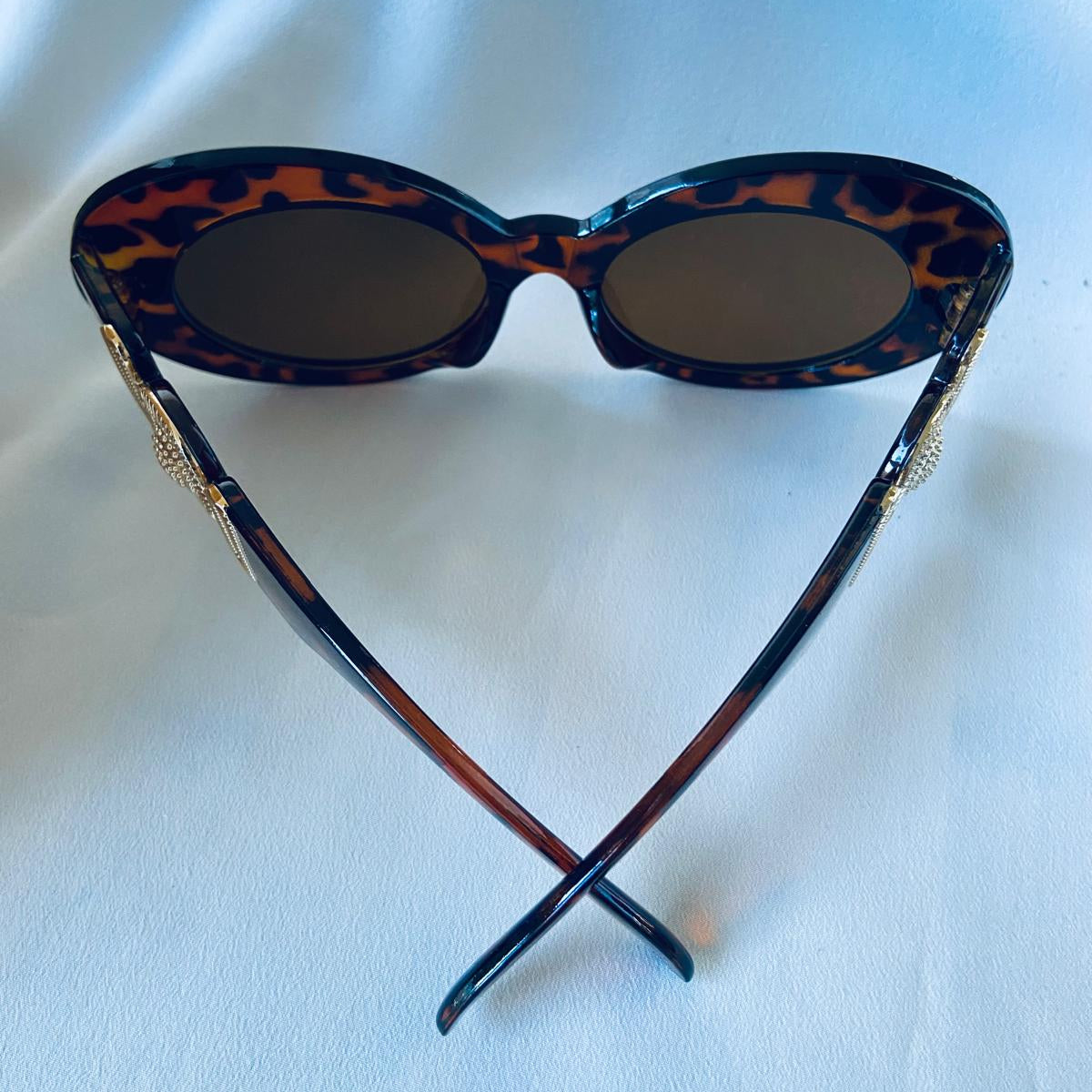 Lentes carey con detalle dorado