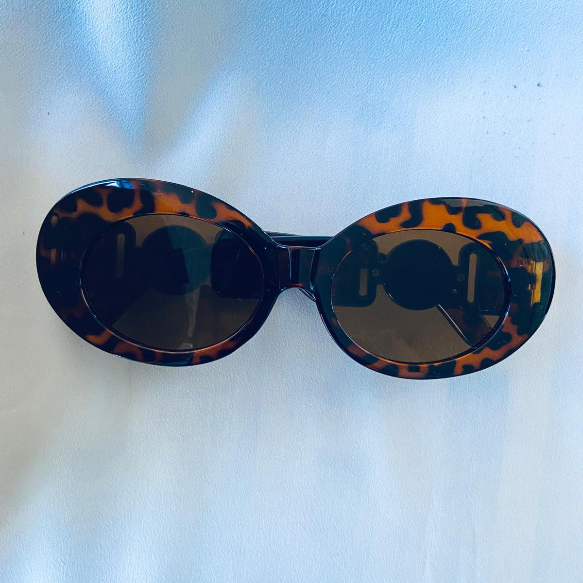 Lentes carey con detalle dorado