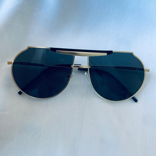 Lentes aviador dorados con detalle negro